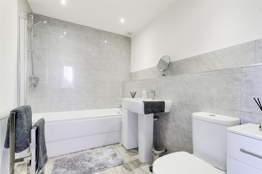 Hall Close, Nottingham, NG5