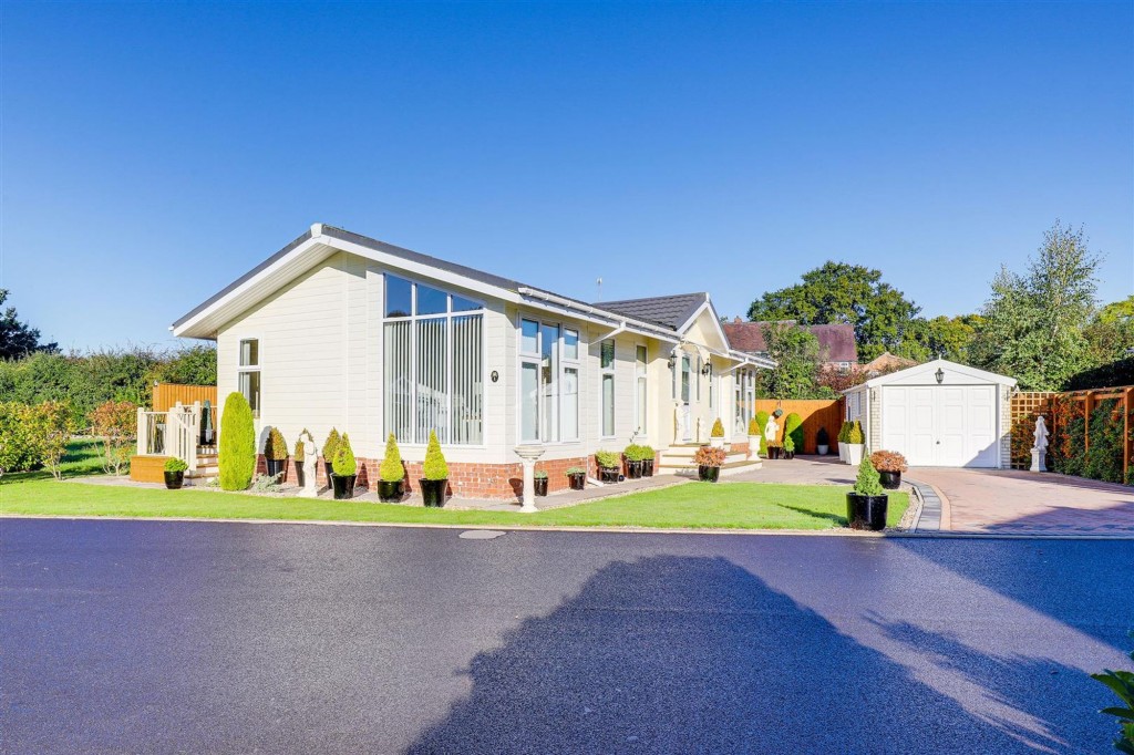 Moor Lane, Calverton, NG14