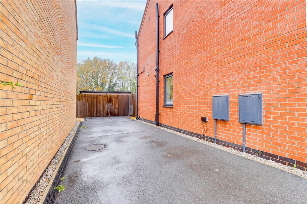 Country Crescent, Nottingham, NG6