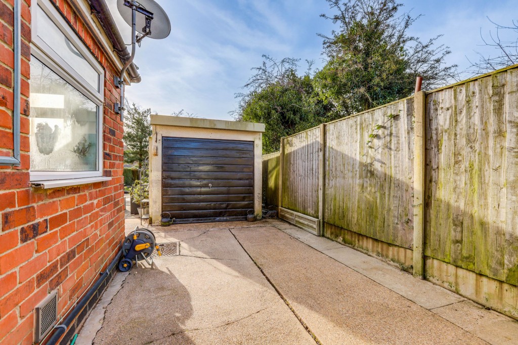 Garden Road, Hucknall, NG15