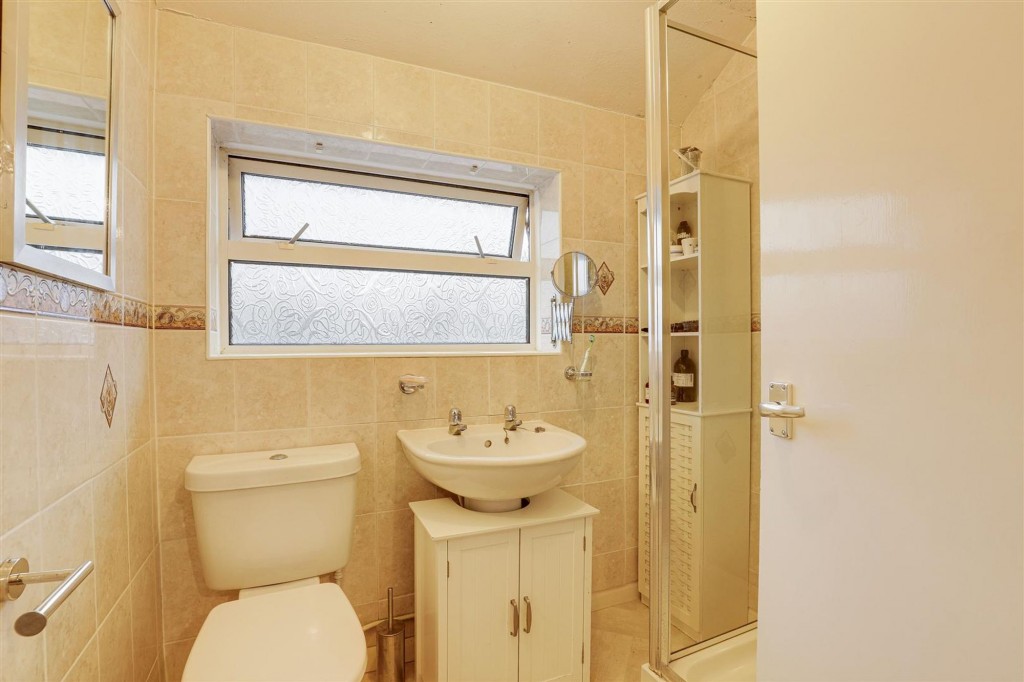 Dovedale Avenue, Long Eaton, NG10