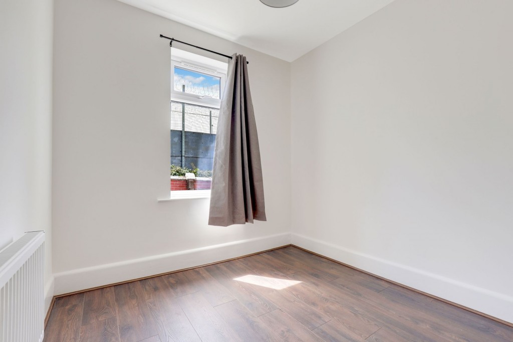 Ampthill Rise, Nottingham, NG5