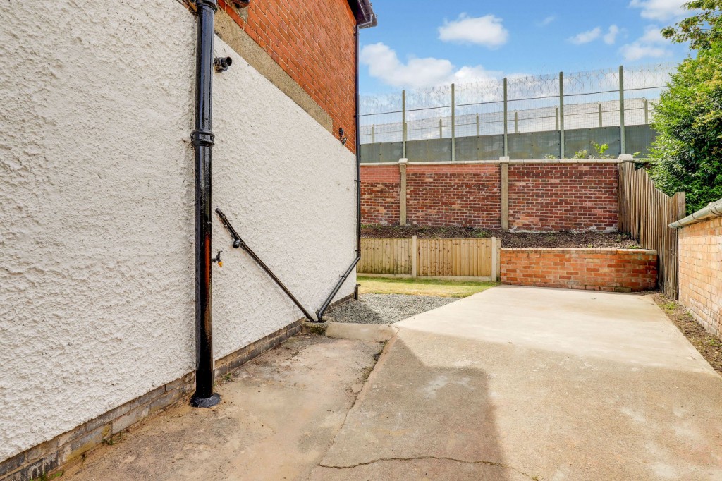 Ampthill Rise, Nottingham, NG5