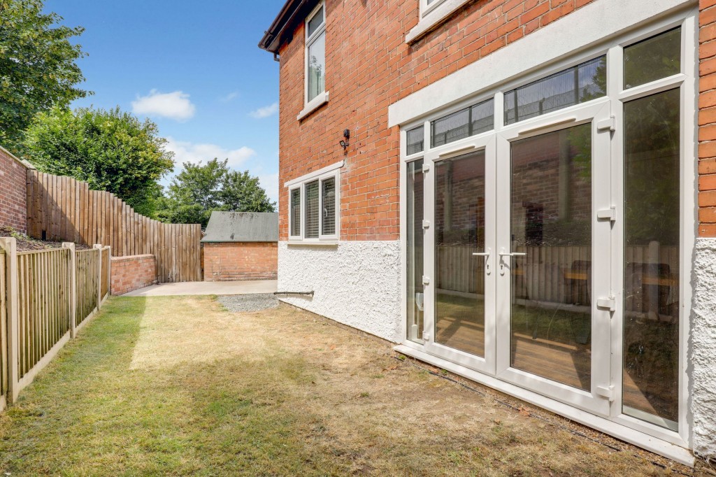 Ampthill Rise, Nottingham, NG5