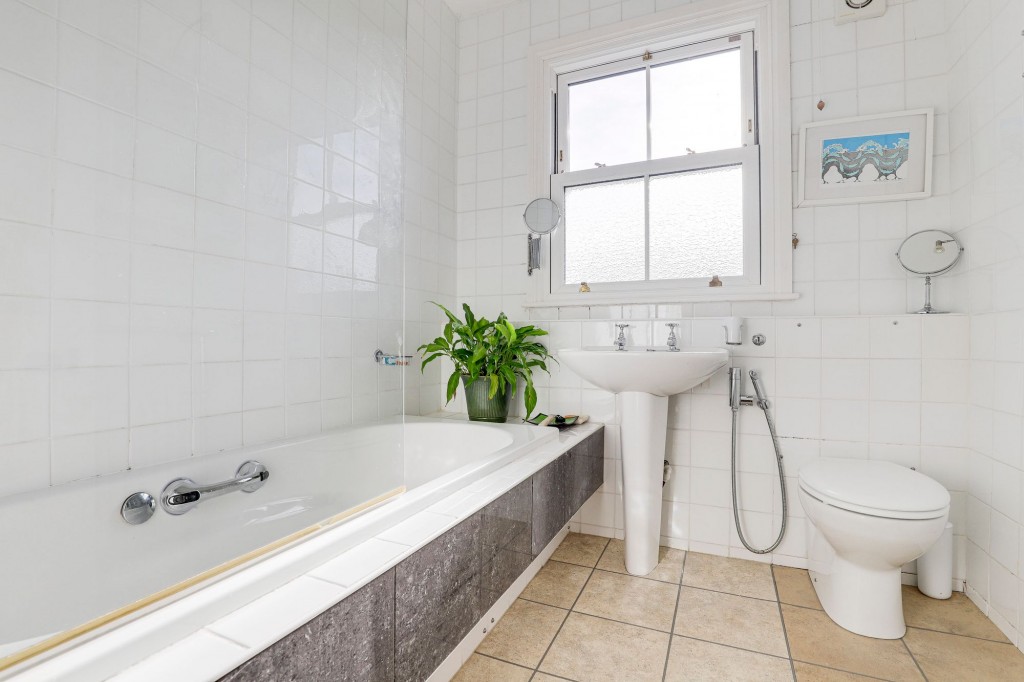 Cropwell Road, Radcliffe-On-Trent, NG12