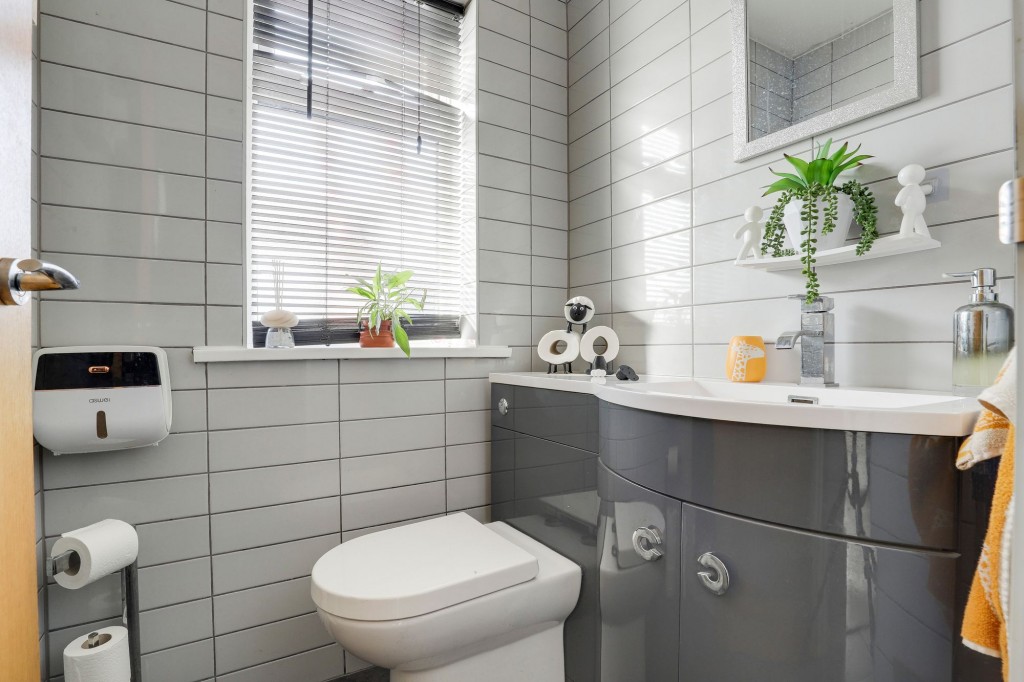 Dovedale Avenue, Long Eaton, NG10