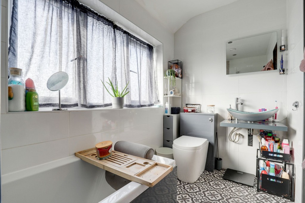 Dovedale Avenue, Long Eaton, NG10