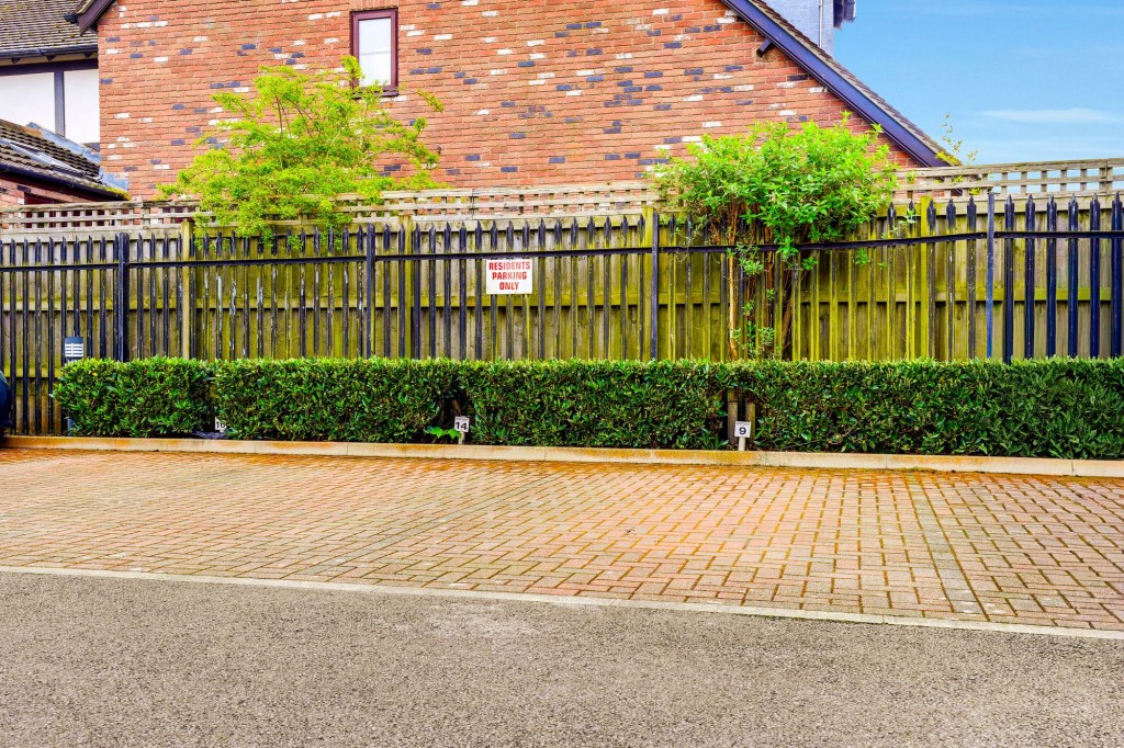 Radcliffe Road, Gamston, NG2