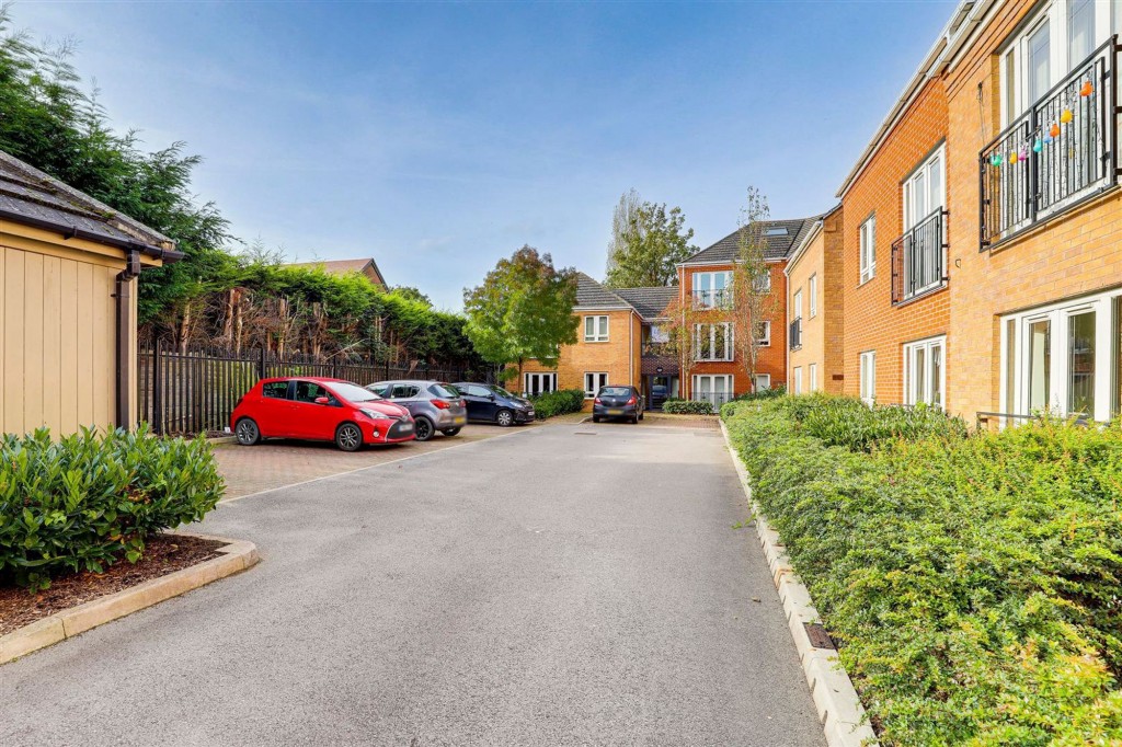 Radcliffe Road, Gamston, NG2