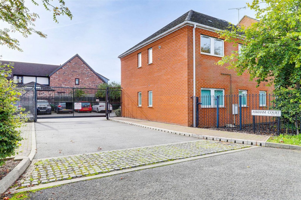 Radcliffe Road, Gamston, NG2