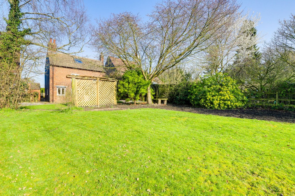 Nottingham Road, Trowell, NG9