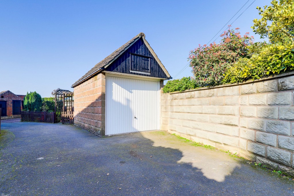 Nottingham Road, Trowell, NG9