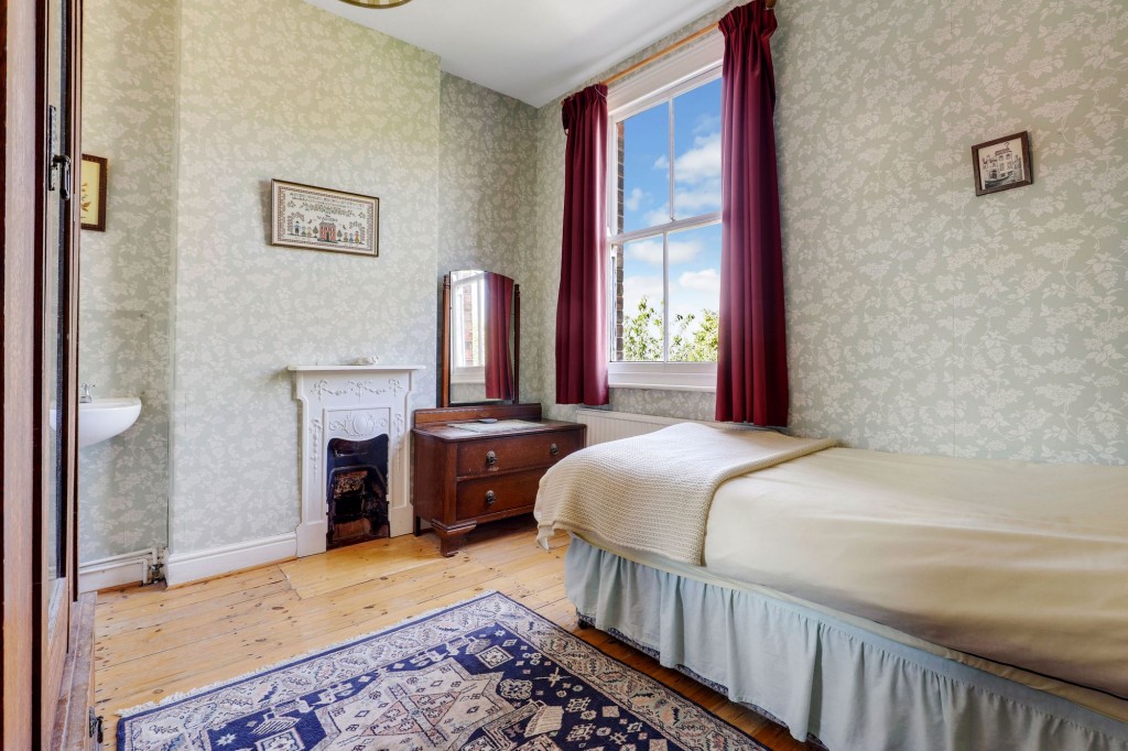 Harlaxton Drive, Nottingham, NG7
