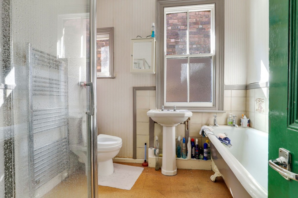 Harlaxton Drive, Nottingham, NG7