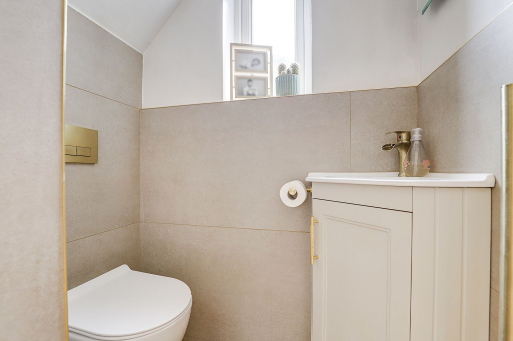 Broadway East, Carlton, NG4