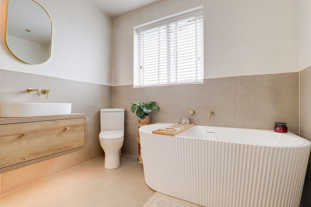 Broadway East, Carlton, NG4