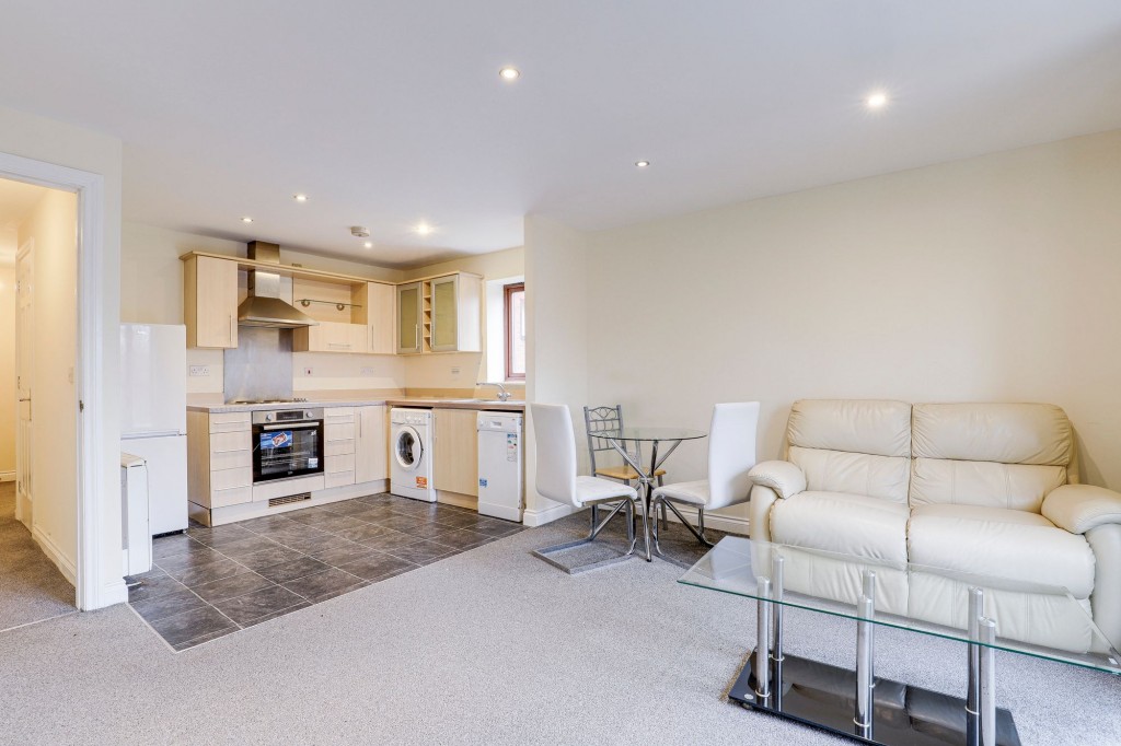 Vivian Avenue, Vivian Court Vivian Avenue, NG5