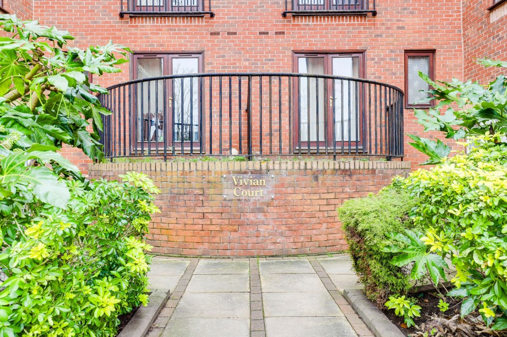 Vivian Avenue, Vivian Court Vivian Avenue, NG5