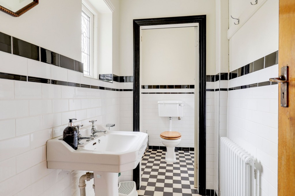 Sutton Passeys Crescent, Nottingham, NG8