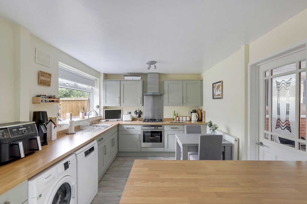 Avebury Close, Nottingham, NG11
