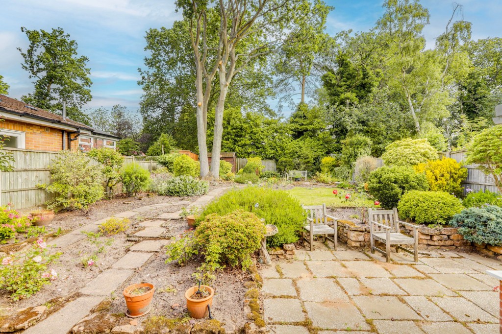 Oakwood Drive, Ravenshead, NG15