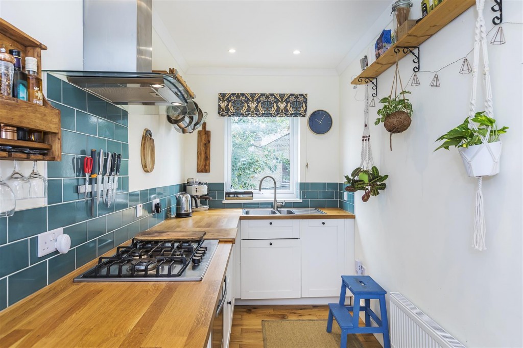 High Road Leyton, Leyton, London, E10