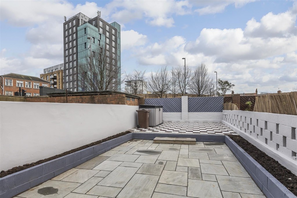 First Avenue, Walthamstow, London, E17