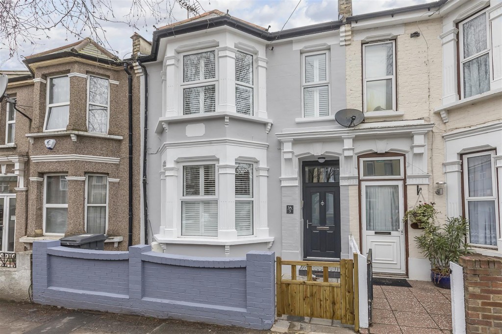 First Avenue, Walthamstow, London, E17