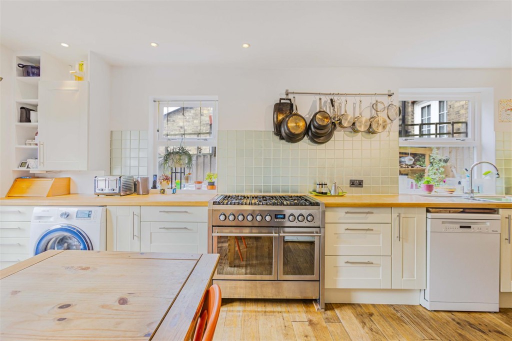 Ravenswood Road, Walthamstow, London, E17