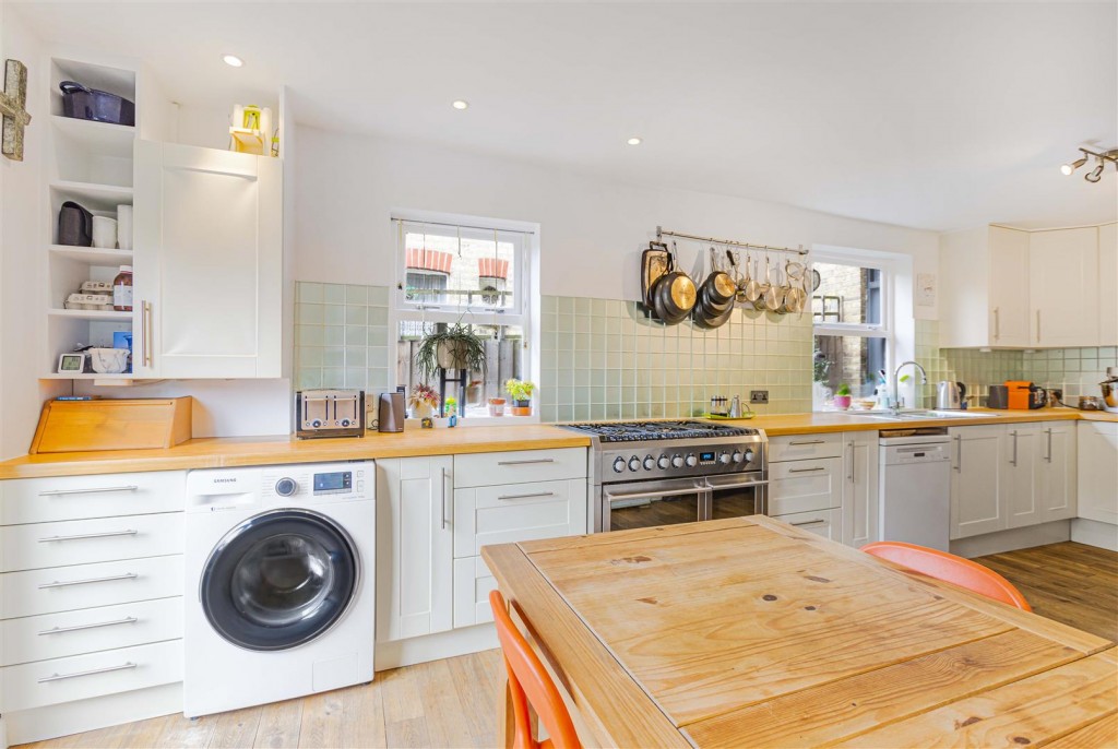 Ravenswood Road, Walthamstow, London, E17