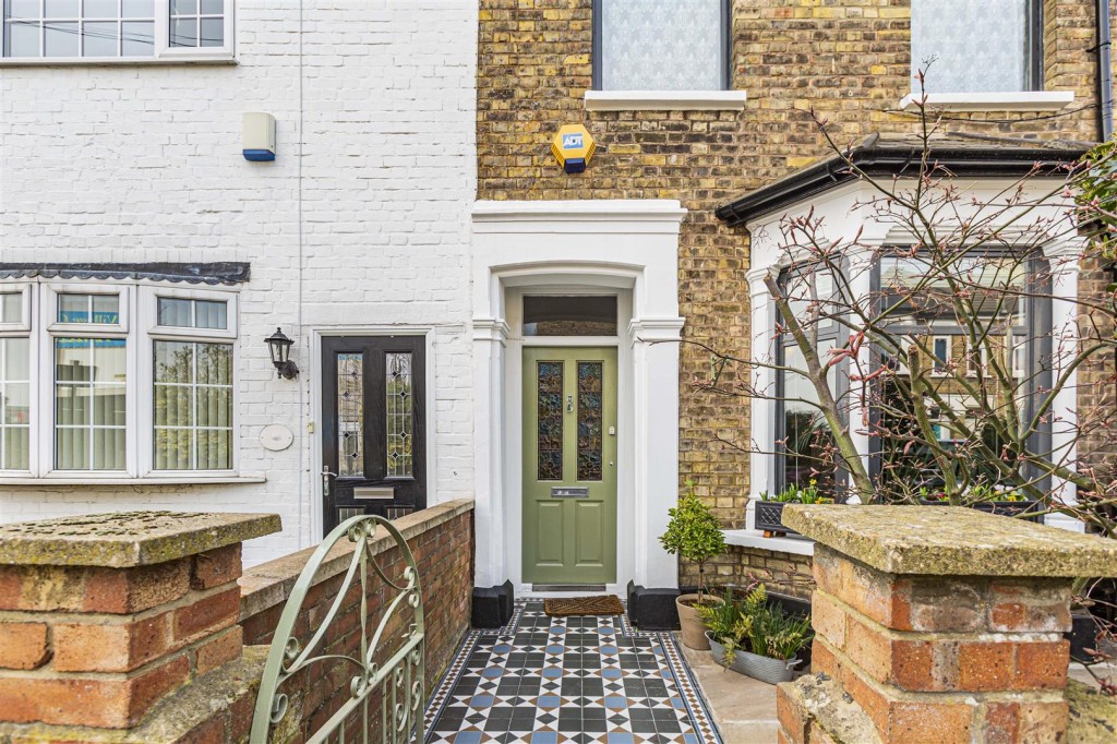 Ravenswood Road, Walthamstow, London, E17