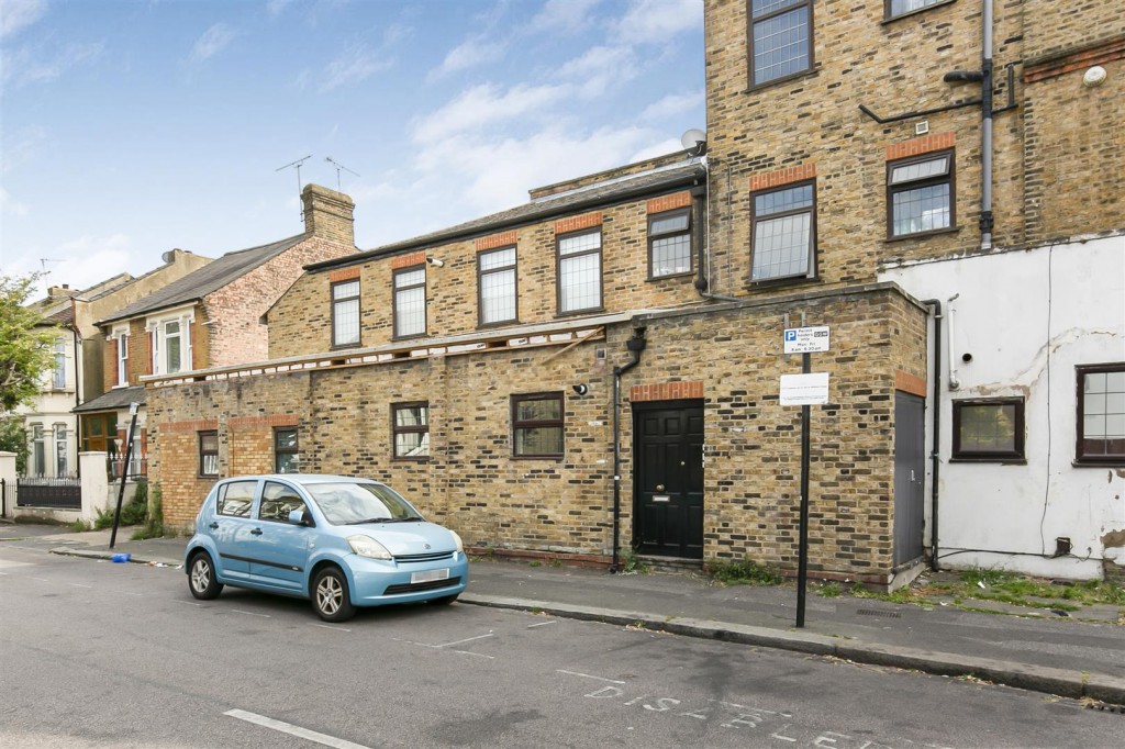 High Road Leyton, Leyton, London, E10