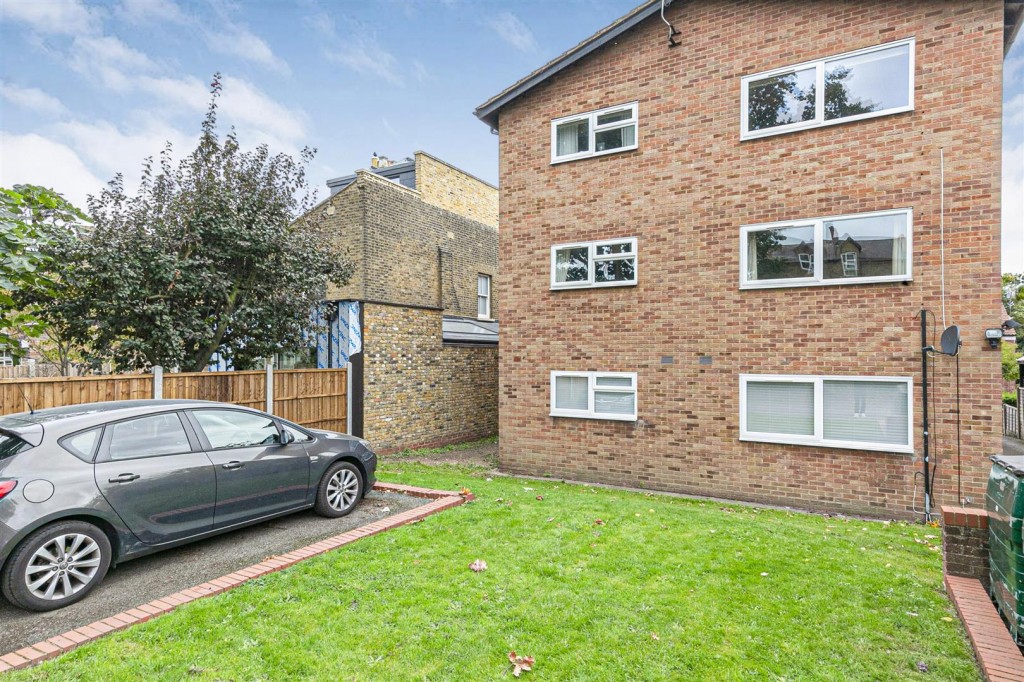 West Avenue, Walthamstow, London, E17