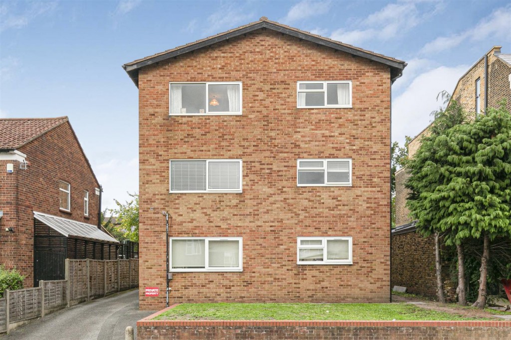 West Avenue, Walthamstow, London, E17