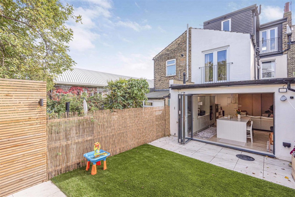 Ravenswood Road, Walthamstow, London, E17