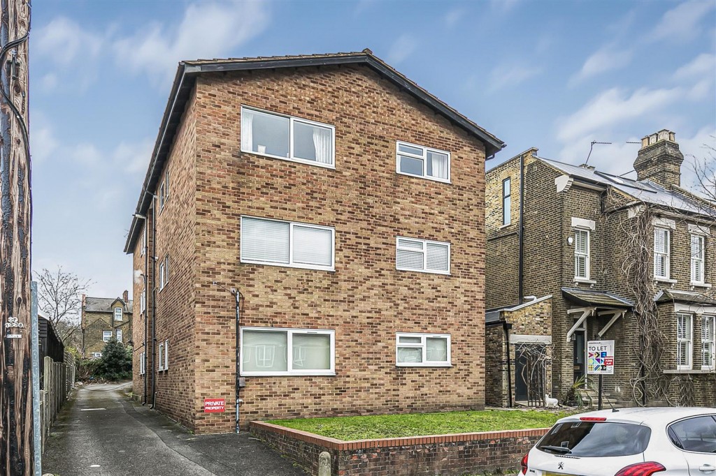West Avenue, Walthamstow, London, E17