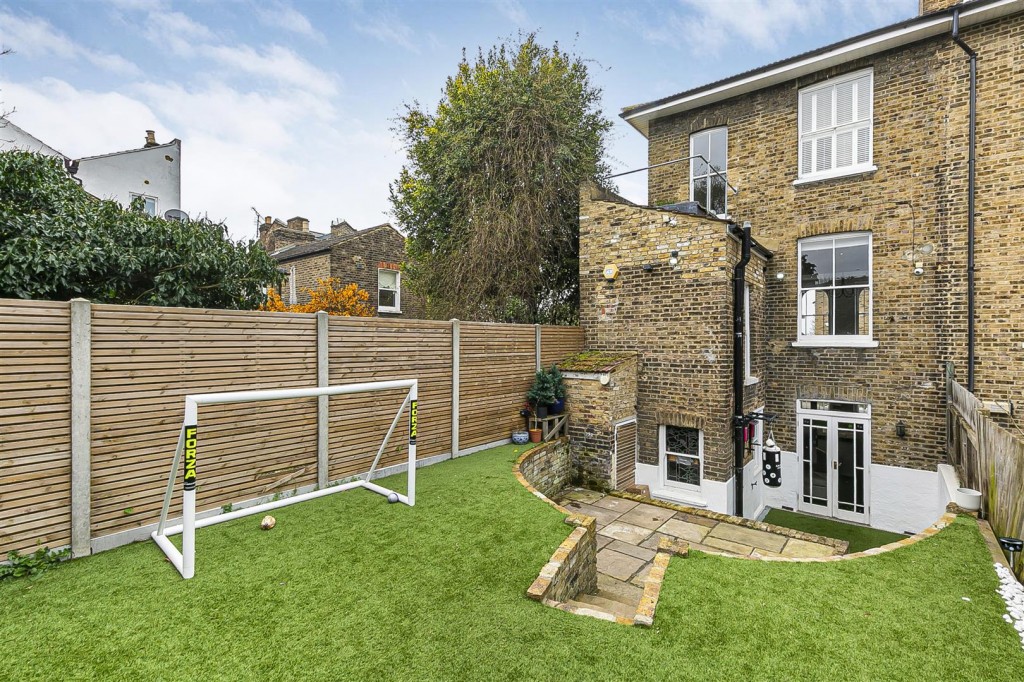 East Avenue, Walthamstow, London, E17