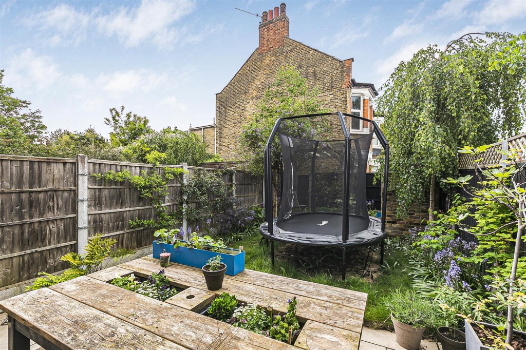 Barrett Road, Walthamstow, London, E17
