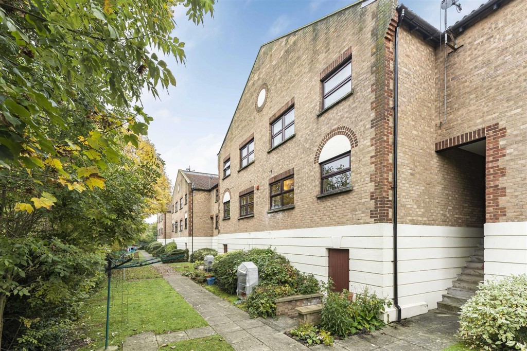 Coppermill Lane, Walthamstow, London, E17