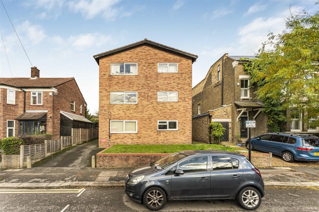 West Avenue, Walthamstow, London, E17