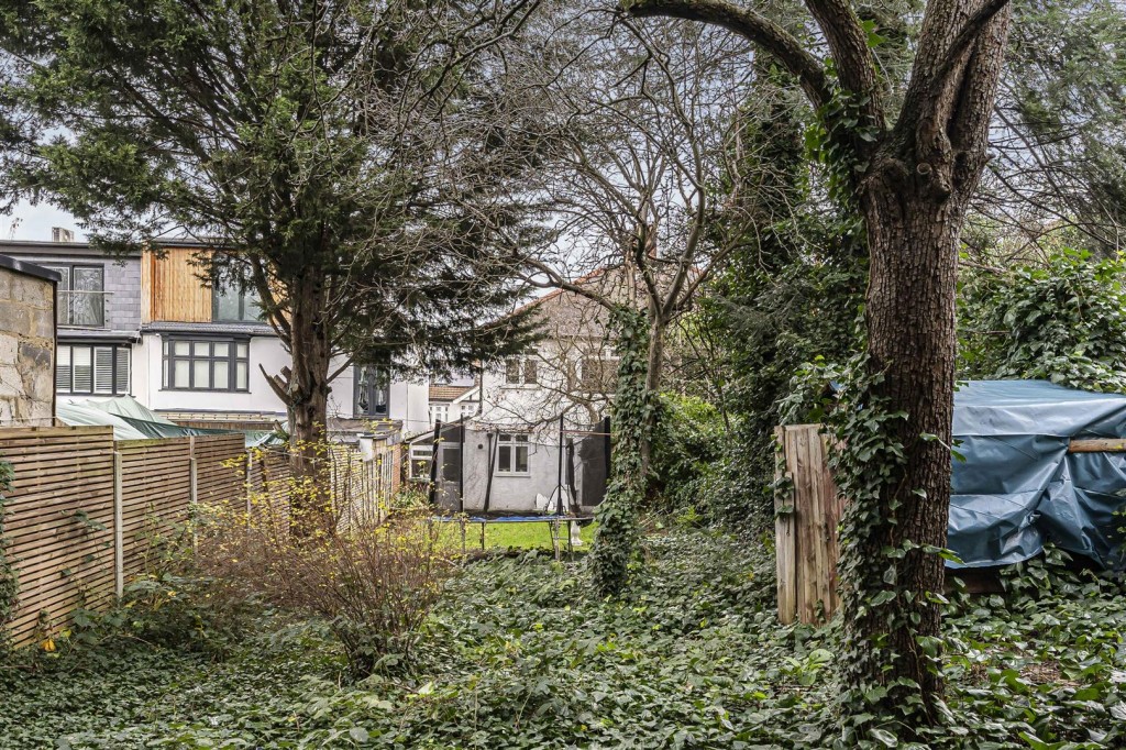 Hillside Gardens, Walthamstow, London, E17