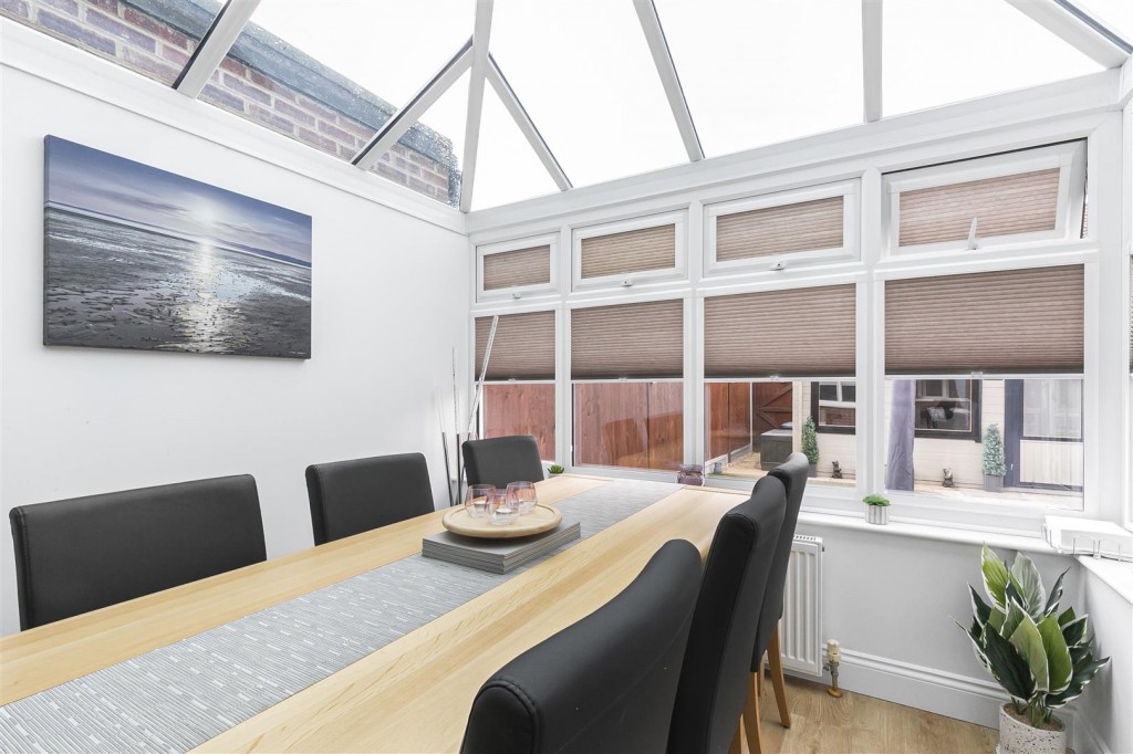 Cardinal Way, Rainham, Essex, RM13