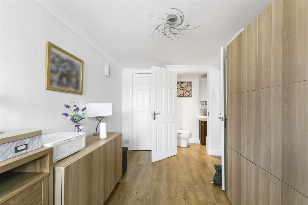 Cardinal Way, Rainham, Essex, RM13