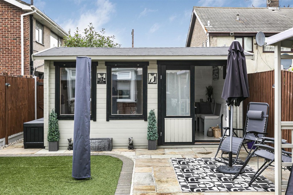 Cardinal Way, Rainham, Essex, RM13