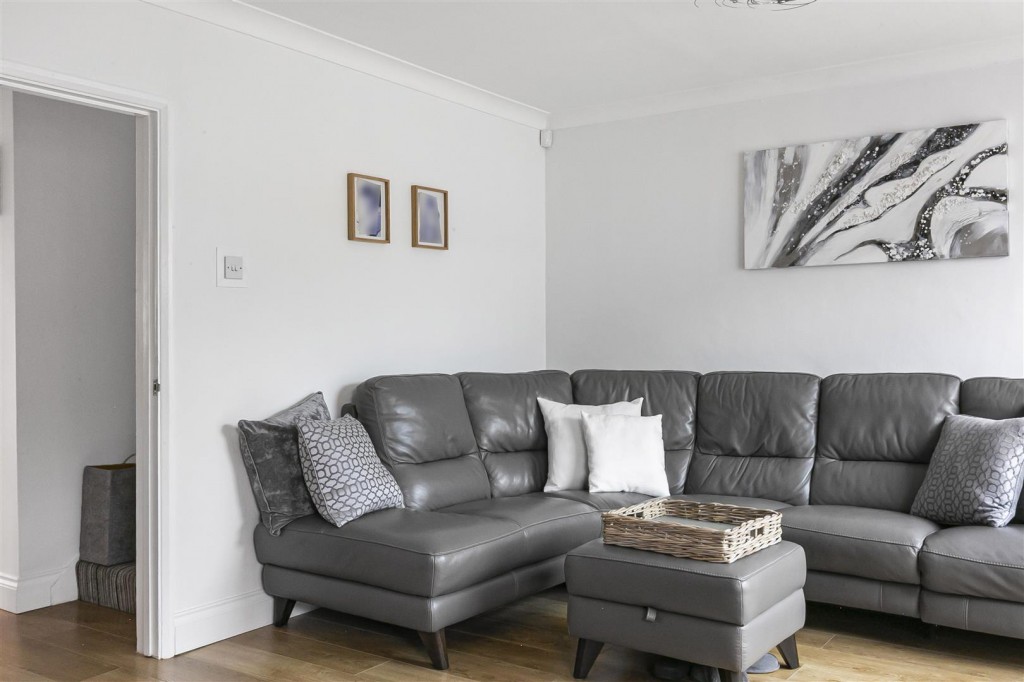 Cardinal Way, Rainham, Essex, RM13