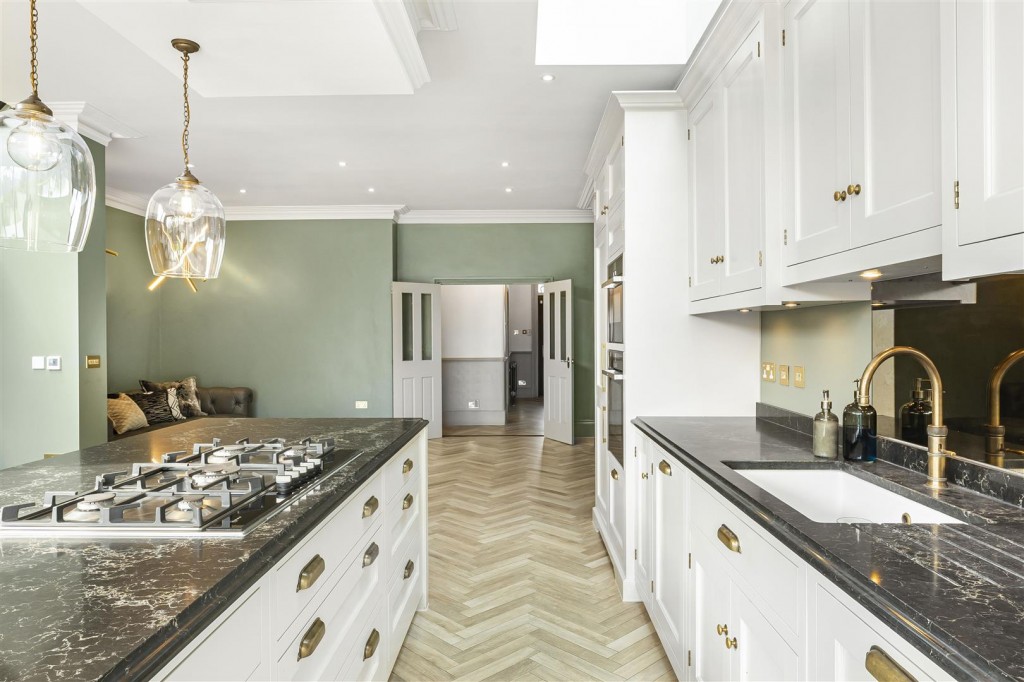 Hainault Road, Leytonstone, London, E11