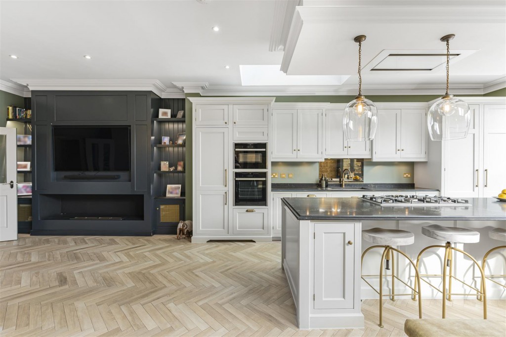 Hainault Road, Leytonstone, London, E11
