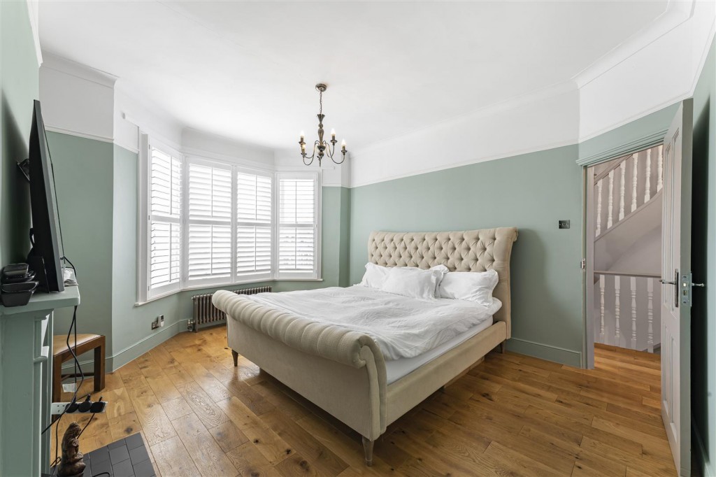 Hainault Road, Leytonstone, London, E11