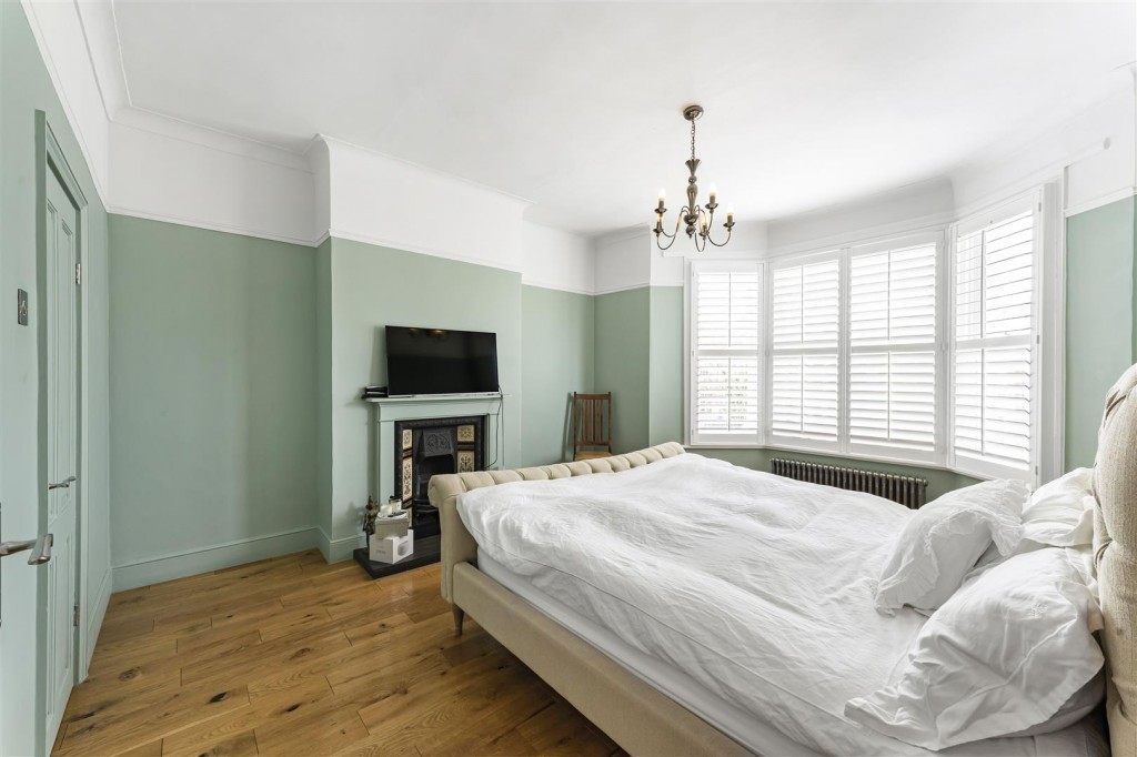 Hainault Road, Leytonstone, London, E11