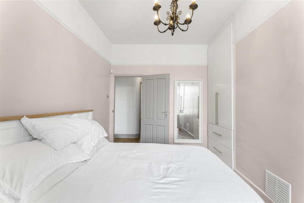 Hainault Road, Leytonstone, London, E11